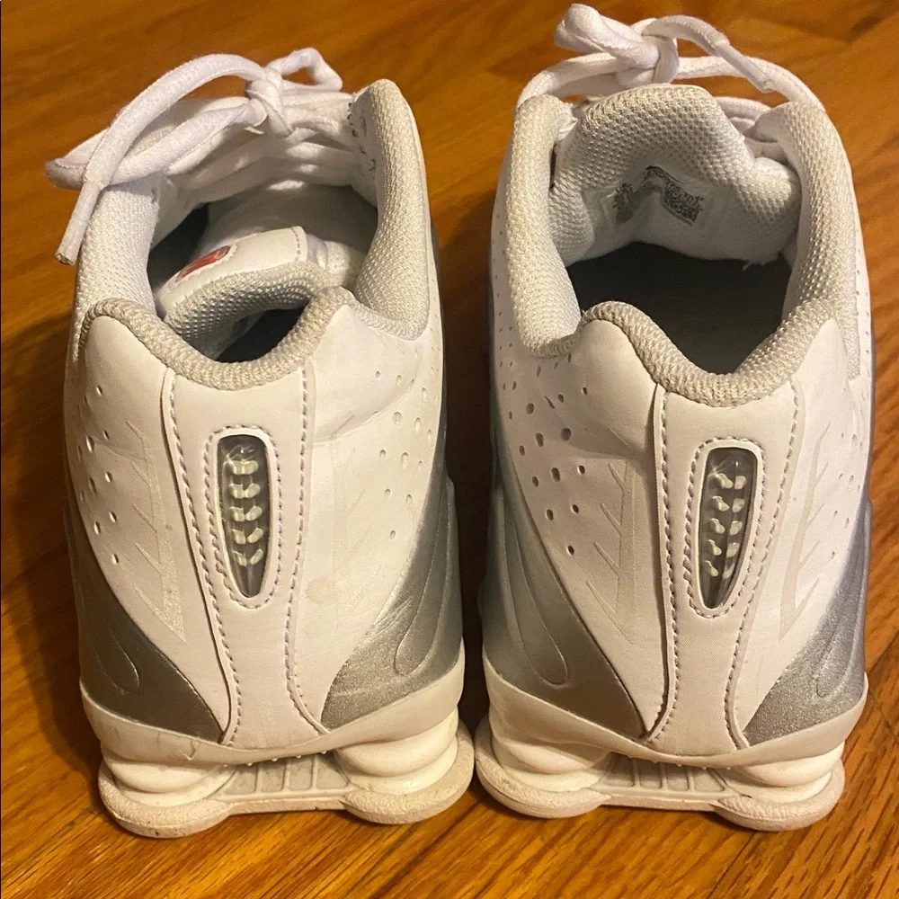 Nike Shox R4 GS Size W 7.5 ( Youth 5.5Y EUR 38) White/Silver EUC - Picture 10 of 12